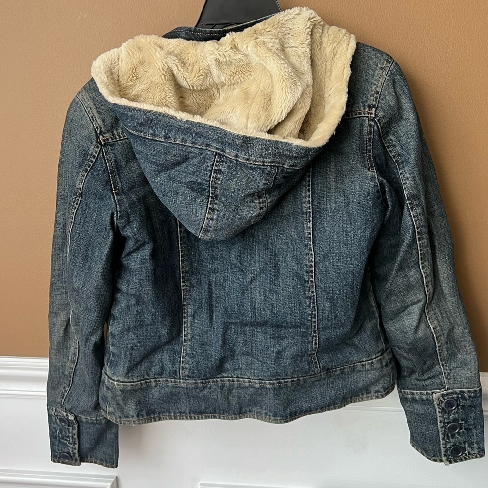FRENCH CONNECTION Women’s Faux Fur Lined Hooded Faded Jean Jacket Size 2 - Picture 5 of 6
